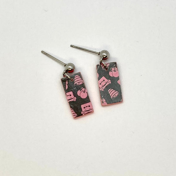 Label earrings