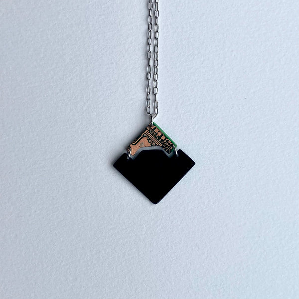 Black circuits