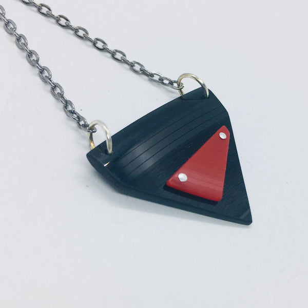 Black and red riveted small necklace